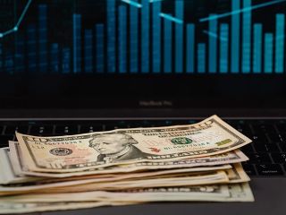 پاسخ مدل پیش‌بینی به یک سوال: دلار تا کجا بالا می‌رود و انتهای سیاهچاله ریال کجاست؟