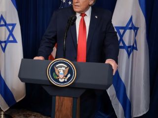 ترامپ: صلح خاورمیانه با کشتن قاسم سلیمانی شروع شد/ نمی‌خواهم بابت پرواز دوباره بمب‌افکن بی‌-۲ سوخت هدر بدهم