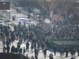 فیگارو : «مردم ایران به آخر خط رسیده‌اند»، موج اعتراض‌ها از بازار تا دانشگاه‌ها