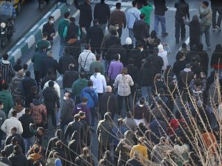 گزارش‌ها از کشته‌شدن یک «بسیجی» در جریان اعتراضات؛ واکنش جمهوری اسلامی چه خواهد بود؟
