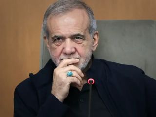 پزشکیان: در نارضایتی مردم دنبال آمریکا نگردید، ما مقصریم؛ دلار را به هرکسی می‌دهیم می‌خورد