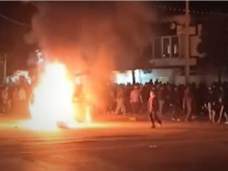 «کشته شدن سه معترض» در ازنا، کلانتری ازنا به آتش کشیده شد