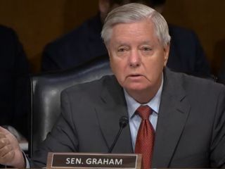 سناتور لیندسی گراهام پس از بازداشت مادورو: خامنه‌ای برود مسجد و دعا کند؛ کلانتر تازه‌ای در شهر است