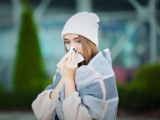 راه‌حل‌های خانگی برای درمان سرماخوردگی در فصل زمستان؛ پزشکان چه می‌گویند؟