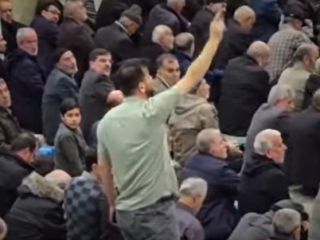 اعتراضات به صفوف نماز جمعه رسید! ؛  آقای امام جمعه می‌دونم که کاری نمی‌کنی ولی گفتم که بشنوی!