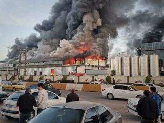 آتش‌سوزی در کارخانه کاله آمل؛ یک روستا و یک بیمارستان تخلیه شدند + ویدیو