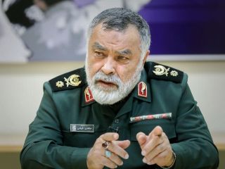 مشاور فرمانده کل سپاه: ۴۰۰ مجموعه ارتش و سپاه با انگشت روی ماشه آماده‌اند، با خاک یکسانش می‌کنیم