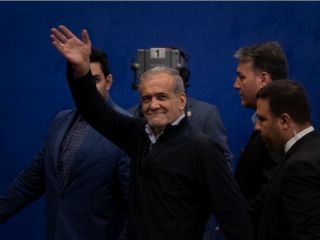 پزشکیان: می‌گویند تو حقوق را اضافه کن، مالیات هم نگیر، از کجا این پول را بیاورم؟