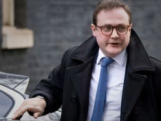 نماینده پارلمان بریتانیا : هواپیماهای روسی در تهران هستند، آیا آیت‌الله‌ها آماده فرار شده‌اند؟