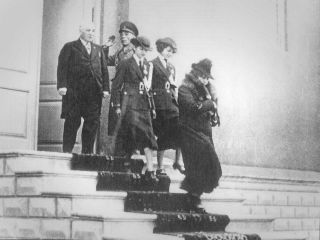 نودمین سال کشف حجاب؛ راهبرد رضاشاه برای شکست انزوای اجتماعی زنان