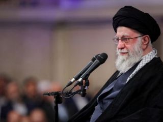 خامنه‌ای معترضان را «افراد مضر برای کشور» خواند و گفت جمهوری اسلامی کوتاه نمی‌آید