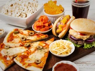 آیا نهار امروزتان شما را غمگین کرده است؟ رابطه پنهان فست‌فود و اضطراب