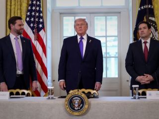 نیویورک تایمز: ترامپ در حال بررسی گزینه‌های حمله نظامی به ایران است