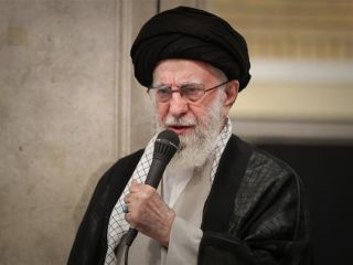خامنه‌ای، راهپیمایی‌های حکومتی علیه معترضان را «هشدار» به سیاستمداران آمریکا دانست