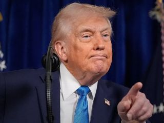 عملیات فریب یا اقدام قریب‌الوقوع؟ گمانه‌زنی‌ها درباره تصمیم ترامپ درباره ایران