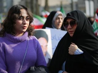 پرستو های رژیم در راهپیمایی حکومتی ۲۲ دی‌ماه ۱۴۰۴