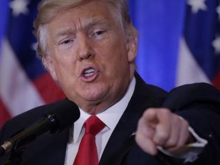 ترامپ به معترضان در ایران: به اعتراض ادامه دهید، نهادها را تصرف کنید؛ کمک در راه است