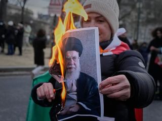 با بیش از ۲ هزار کشته، چرا هنوز نشانه‌ای از سقوط جمهوری اسلامی دیده نمی‌شود؟