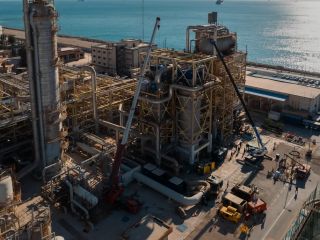 دریافت سیگنال‌های فروپاشی، پول نفت ایران را در خارج زمین‌گیر کرد؟