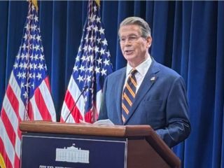 وزیر خزانه‌داری آمریکا: رهبران ایران دهها میلیون دلار را خارج می‌کنند،آنها مثل موش‌ها در حال ترک کشتی هستند