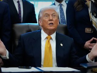 ان‌بی‌سی: ترامپ در حمله احتمالی به ایران خواهان ضربه‌ای «سریع و قاطع» به جمهوری اسلامی است