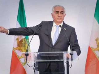 نشست خبری شاهزاده رضا پهلوی در واشنگتن: تردیدی نداشته باشید جمهوری اسلامی در آستانه سقوط است