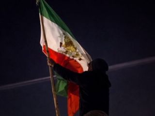 از «شاه رفت» تا «جاوید شاه»