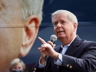 تمجید لیندزی گراهام از سیاست ترامپ در قبال ایران؛ «سقوط رژیم تهران هم‌سنگ فروپاشی دیوار برلین»