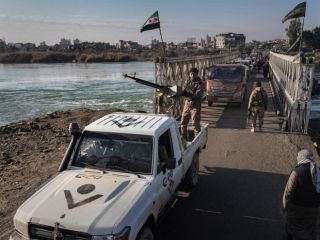 فرار زندانیان داعش از زندان هم‌زمان با خروج شبه‌نظامیان کرد از رقه و دیر‌الزور