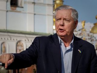 سناتور گراهام: هرکس بگوید شاید خامنه‌ای تغییر کند تاریخ این حکومت قاتل را نمی‌داند