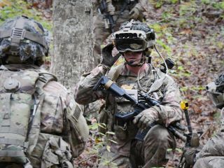 روایت شاهد عینی از سلاح مرموز آمریکا؛ «رادارها از کار افتادند و محافظان قادر به ایستادن نبودند»