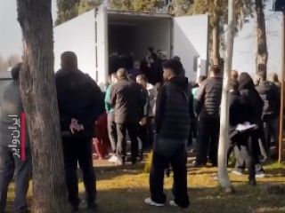 ورود تریلی‌های جدید حامل اجساد معترضان کشته شده به پزشکی قانونی کهریزک - ویدیو