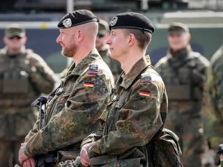 ارتش آلمان با پخش بروشور شهروندان را برای جنگ احتمالی آماده می‌کند