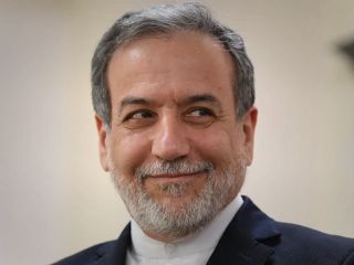 عراقچی، رییس‌جمهور اوکراین را «دلقک سردرگم» خواند