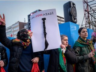 چالش «کەزی» چیست و چرا زنان کرد گیسوان خود را می‌بافند؟