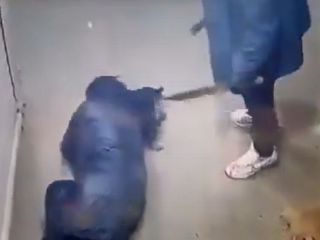 ویدیوی ضرب و شتم دختر معترض با قمه در تهران /ویدئوی حضور دو تک‌تیرانداز روی پشت بام هتل آدینای مشهد