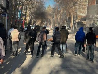 آتش زیر خاکستر؛ جمهوری اسلامی مردم را موقتا سرکوب کرد اما بحران اقتصادی ادامه دارد