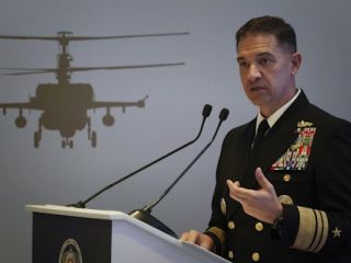 سفر فرمانده سنتکام به اسرائیل همزمان با آرایش نظامی آمریکا؛ناو لینکلن هنوز در برد حمله به ایران نیست