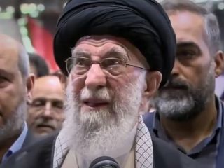 در پی افزایش احتمال حمله آمریکا، خامنه‌ای در پناهگاهی زیرزمینی در تهران مخفی شد