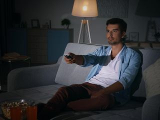 تماشای بیش از سه ساعت تلویزیون نشانه تنهایی است