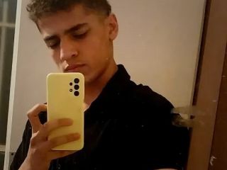 یادی از گلهای پرپر شده ایران؛  محمدحسین ساریخانی،در اولین روز هجده سالگی‌اش با شلیک مستقیم کشته شد