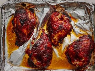 هشدار جدی سلامت: هرگز این غذاها را در فویل آلومینیومی نپیچید!