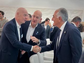 شاهزاده رضا پهلوی با رییس فیفا در حاشیه نشست جی‌پی مورگان، دیدار کرد