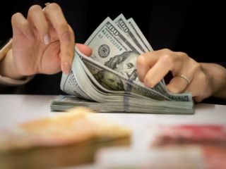 رکوردشکنی دوباره نرخ ارز در ایران؛ دلار ۱۶۲ هزار تومانی شد