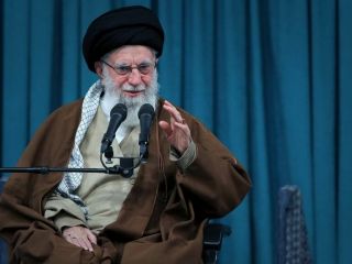 خامنه‌ای در مورد اعتراضات مردمی دی‌ماه گفت: شبیه کودتا بود، البته کودتا سرکوب شد