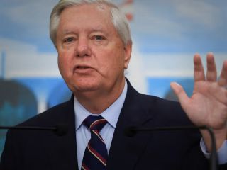 لیندسی گراهام: مردم ایران از ترامپ انتظار اقدام دارند نه معامله