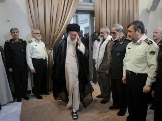 افشای یک سند محرمانه: مسئولان عالی‌رتبه گرفتار «زندان ادراکی خودساخته» شده‌اند