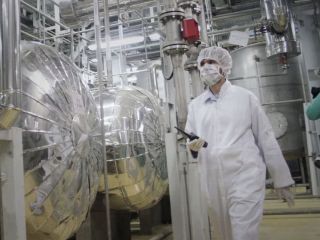 رویترز: تهران آماده است در مذاکرات احتمالی درباره غنی‌سازی اورانیوم «انعطاف» نشان دهد