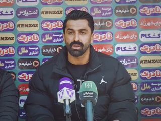 سرمربی تیم هوادار برای مجری شبکه افق «۱۲۰ سال عمر بی‌عزت» آرزو کرد