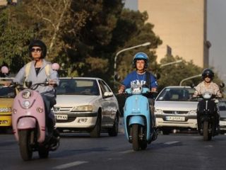 دولت ایران پلیس را موظف به صدور گواهینامه موتورسیکلت برای زنان کرد